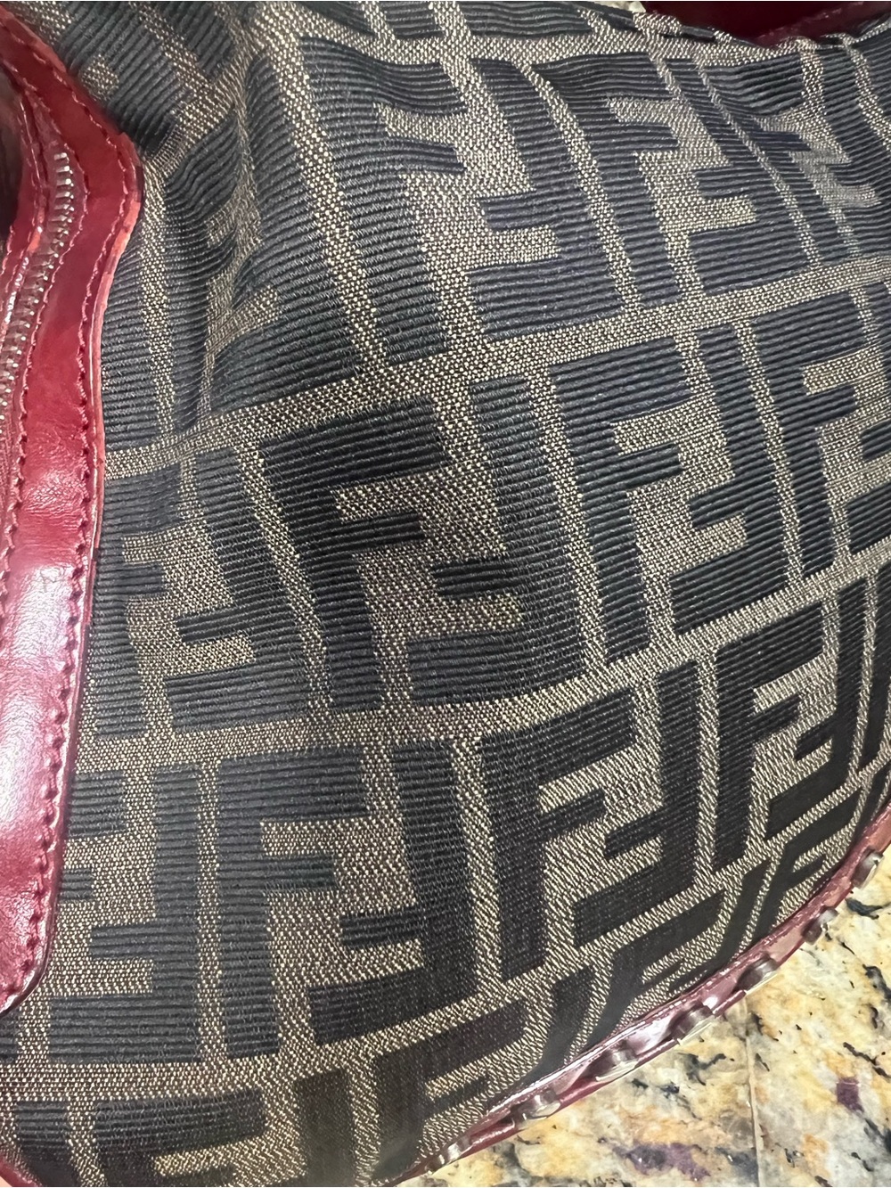 Authentic: VINTAGE FENDI ZUCCA W/RED LEATHER OYSTER SHOULDER BAG ITALY - Picture 7 of 14